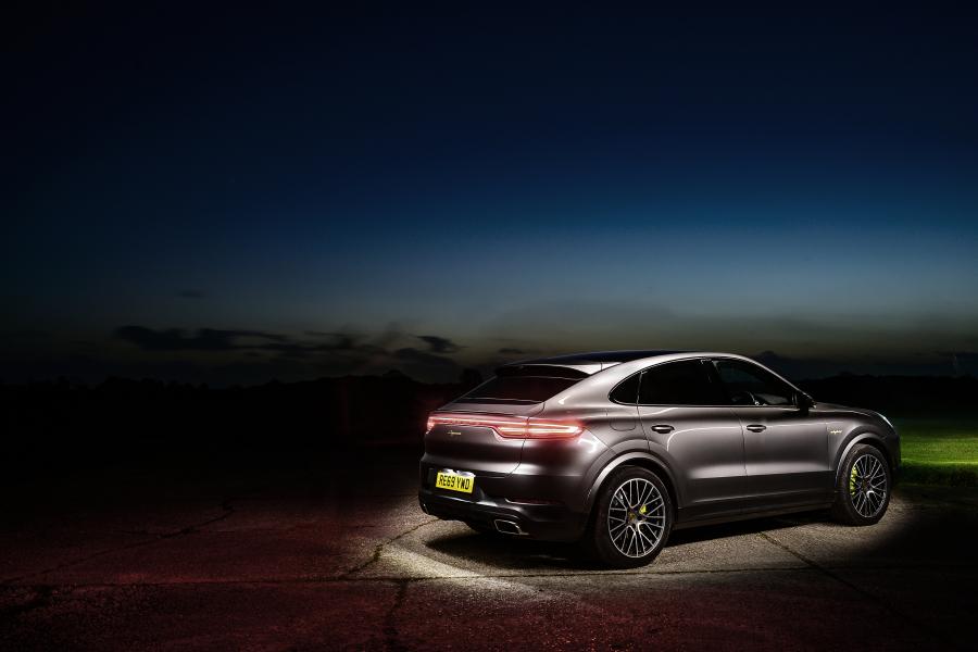  Porsche Cayenne E-Hybrid Coupe 2019 года  (UK) (фото 28 из 33)